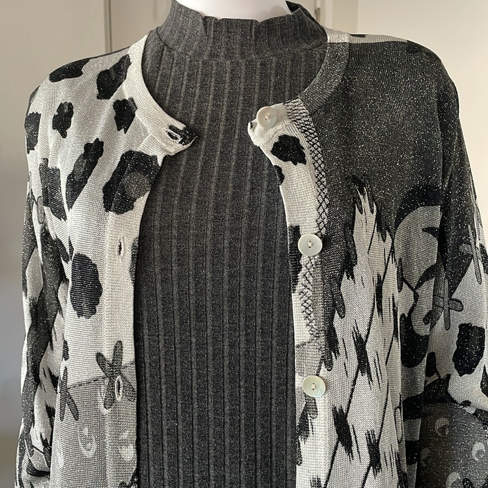 Eric Steven Light Sweater - Picture 7 of 13